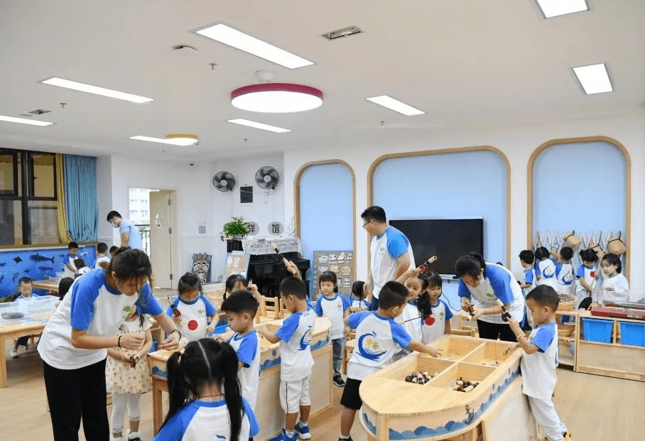 刘哲|正式开园！东莞凤岗镇第二幼儿园迎来首批“萌娃”