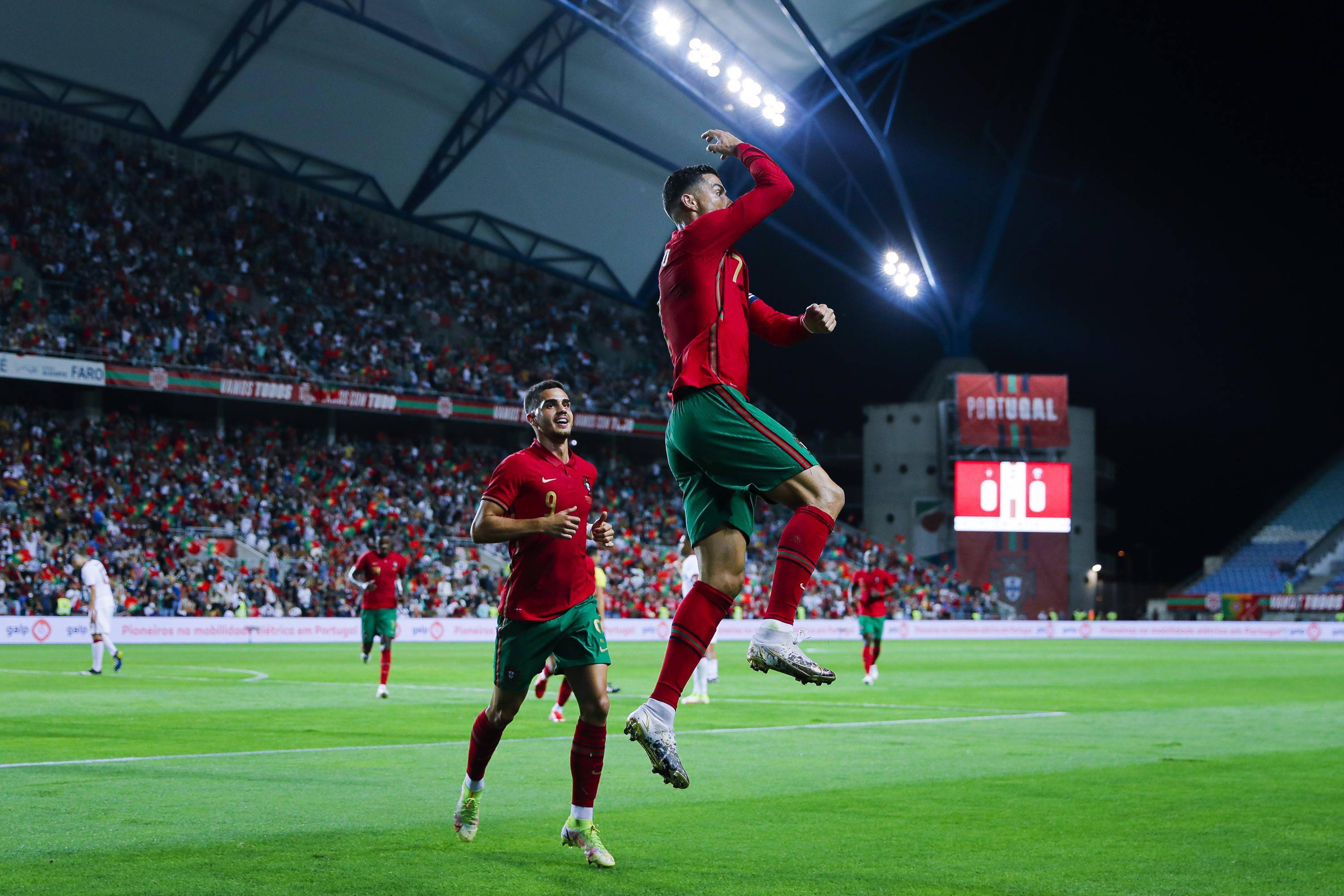 金球奖提名公布后c罗又进球了!一战刷新4大纪录,45分钟打卡下班