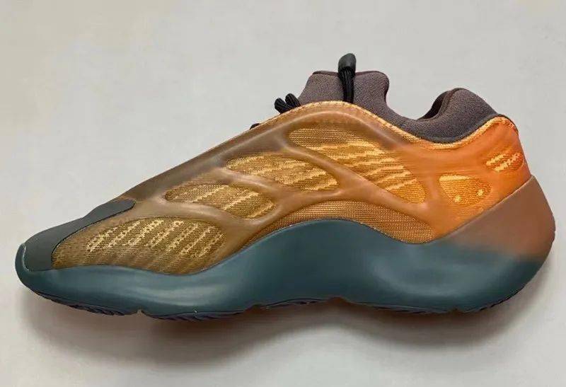 科技 质感奢华！「兵马俑」Yeezy 700 V3 最新实物曝光！
