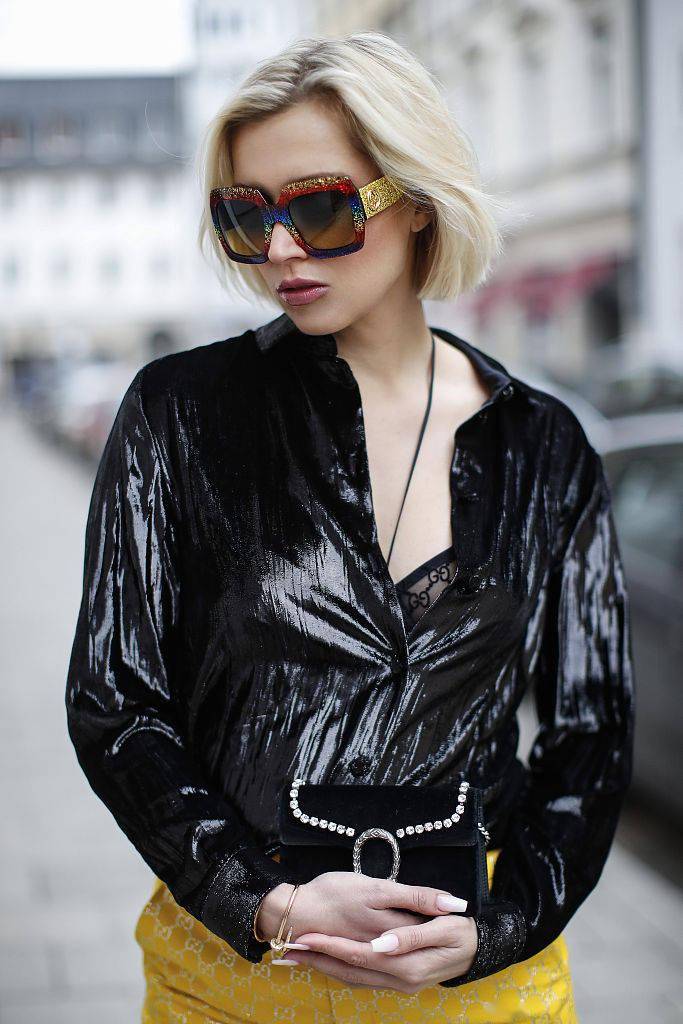 黑色 自带华丽光泽感的天鹅绒 营造复古又精致的Chic Style