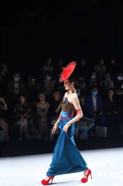 张珂嘉云南设计师张珂嘉《梦回古滇》亮相上海时装周