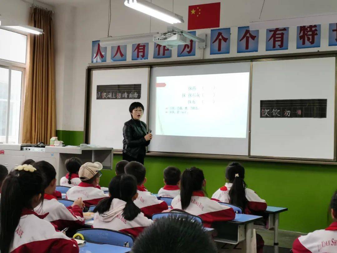 师专文学与传媒学院秦安兴国四小教师代表前来礼县实验小学交流指导