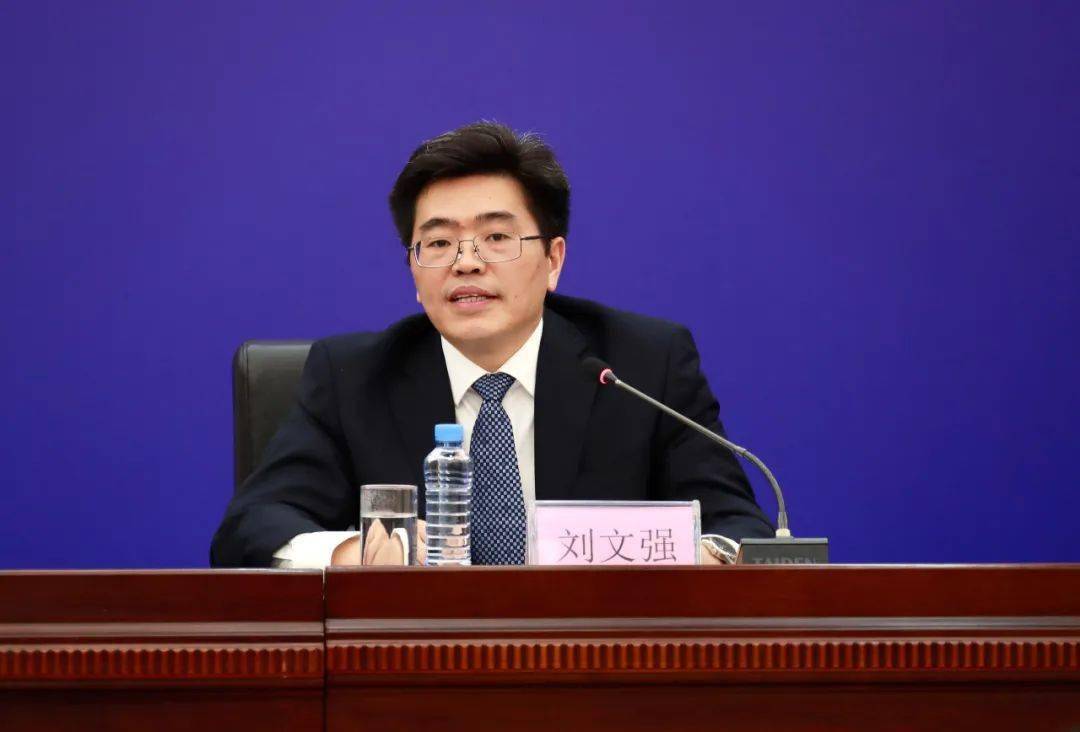 刘文强介绍,今年世界vr产业大会云峰会预计有2000名专业观众亲临大会