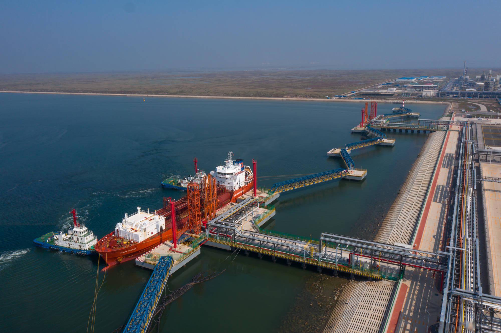 助力能源保供,天津大港渤化码头靠泊首艘国际航行船舶