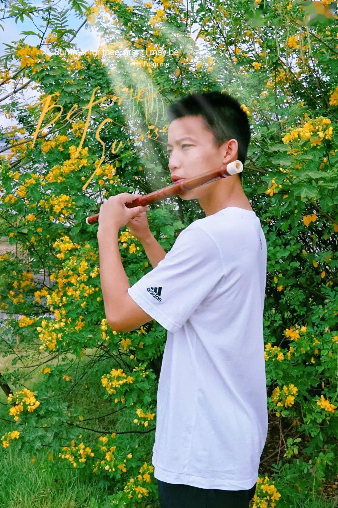 男生吹笛子图片