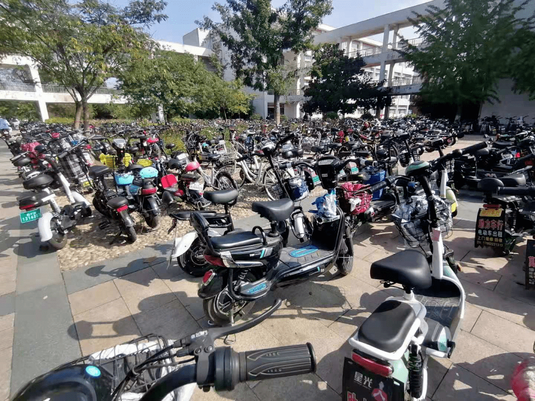 电动车,愁人!_停车区