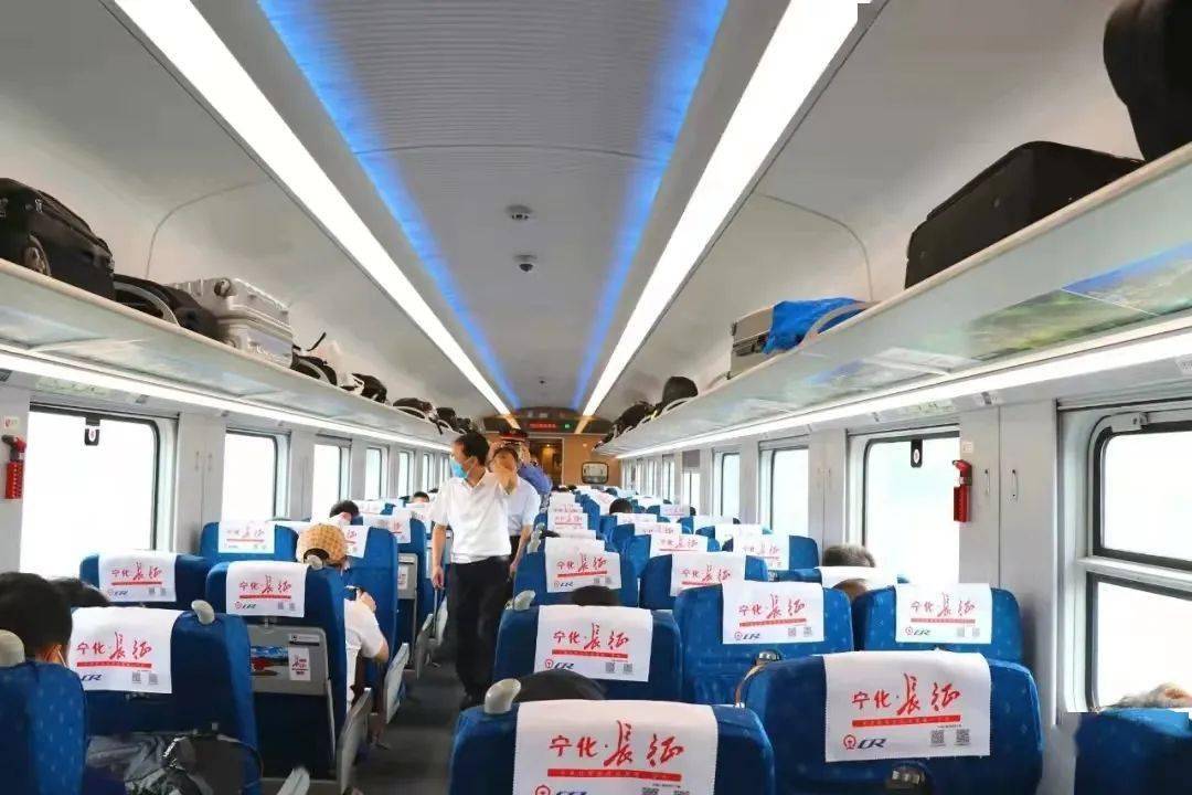 "宁化·长征号"冠名的d740列车首次启程开往首都北京,10月11日14时51