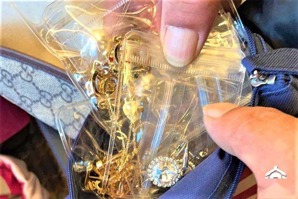 钻戒,黄金首饰……谁把价值30万元的贵重物品"留给"列车?