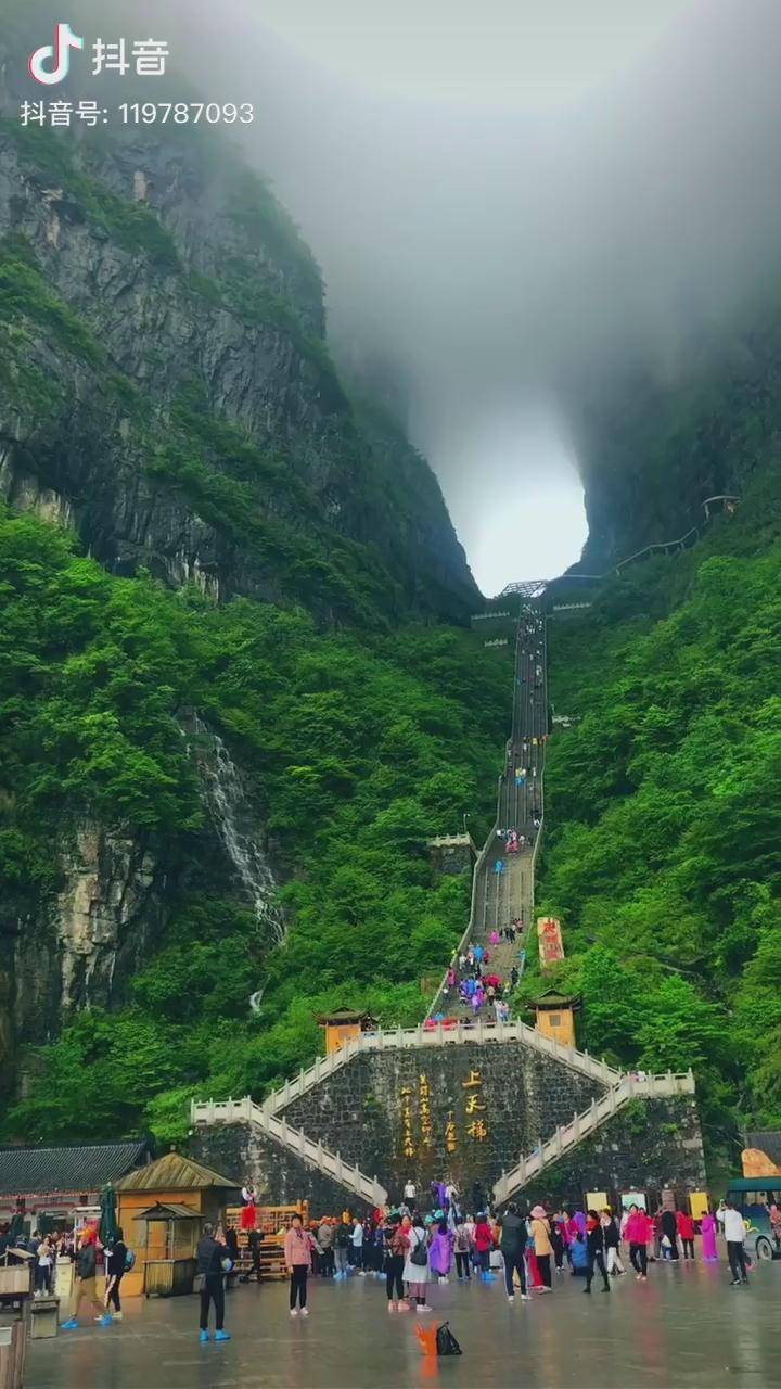 神奇的天门洞,吞云吐雾抖音张家界