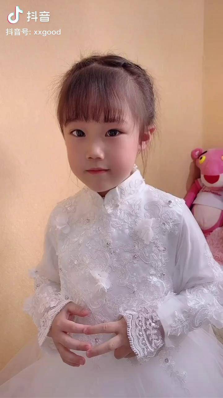 有没有宝妈需要宝贝生日搭配礼服头纱的发型穿戴好礼服和头纱后为什么