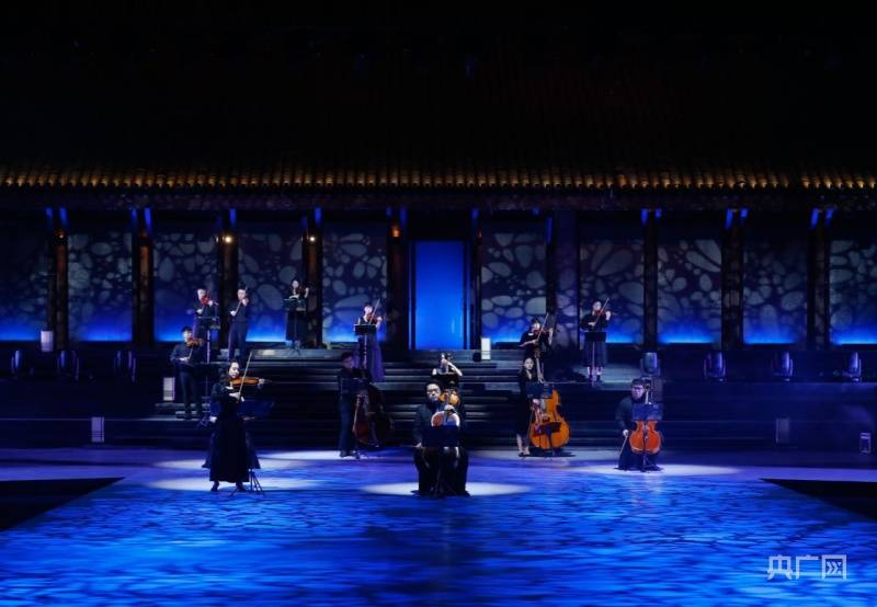 时尚华服共赏 2021中国重庆国际时尚周领潮开幕