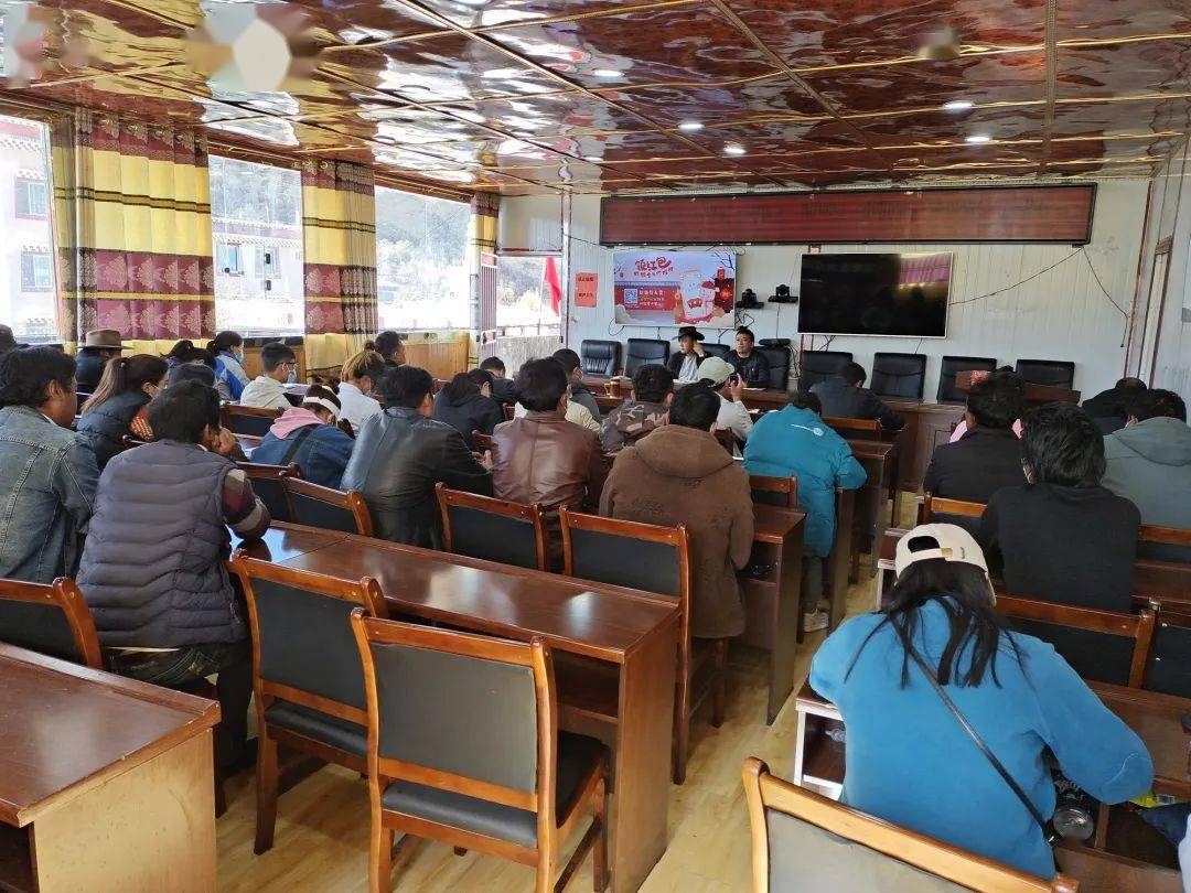 降曲西10月14日,木拉镇组织站所院校负责人及镇干部,村两委干部
