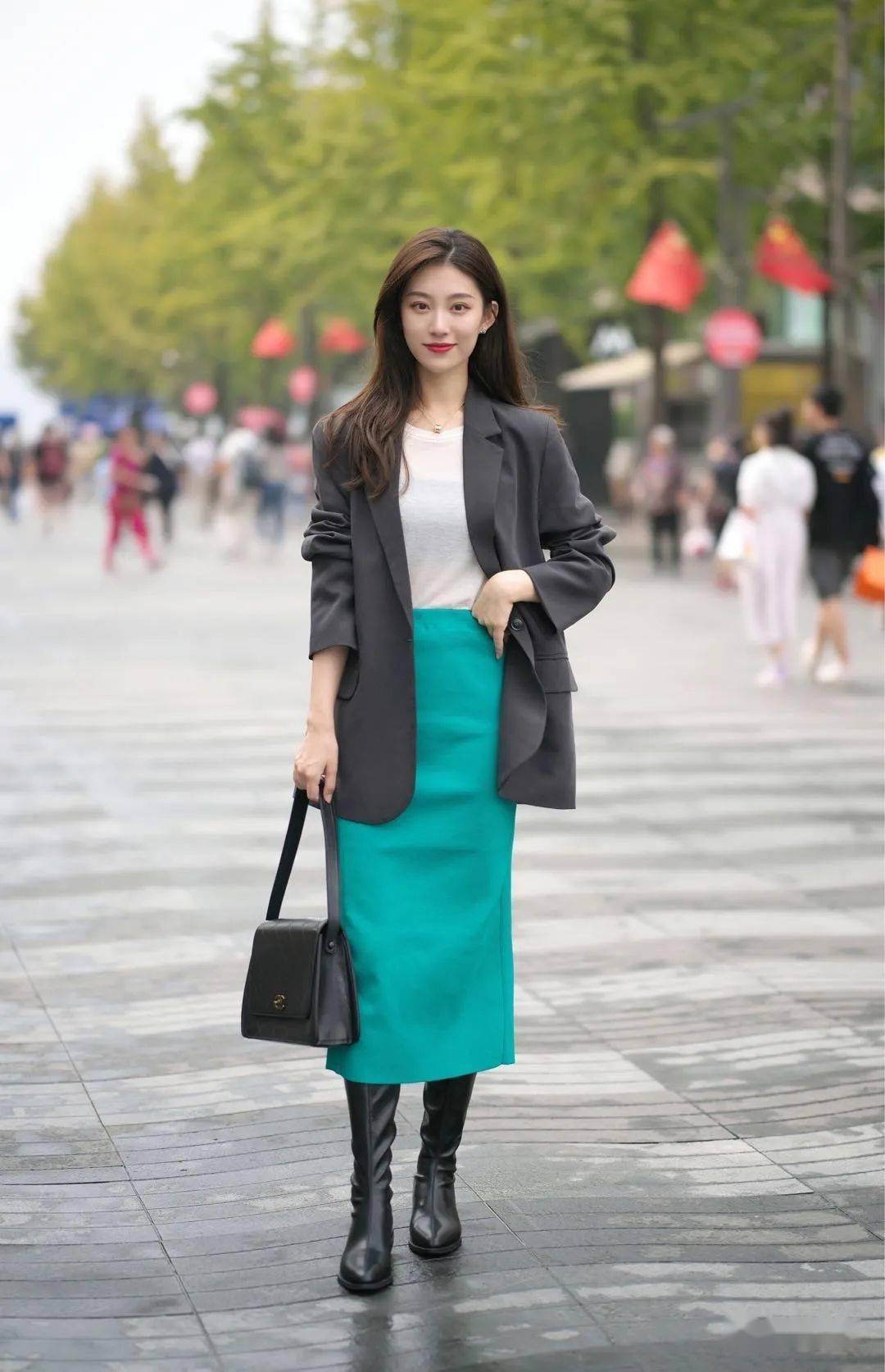 【滚叔街拍】可算是秋天了,半身长裙到底怎么穿才能又美又温柔?
