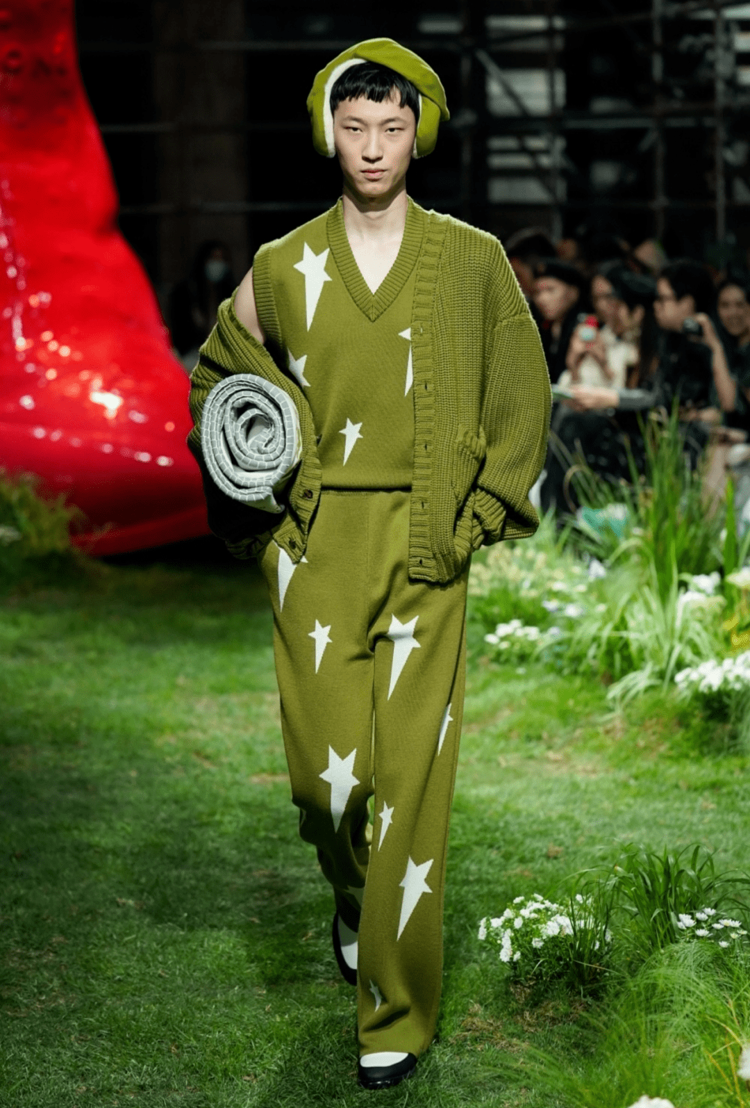 品牌 初秋OOTD，这件奶奶背心赢了！