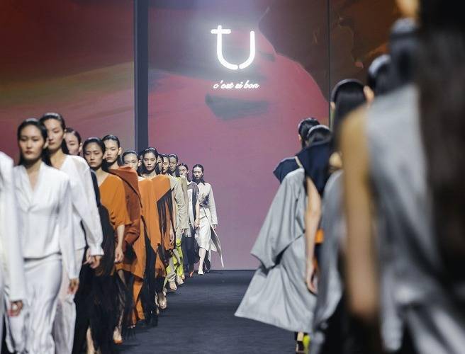 设计 一场跨越时空的艺术绽放上海时装周，TU用一场秀展示可持续发展