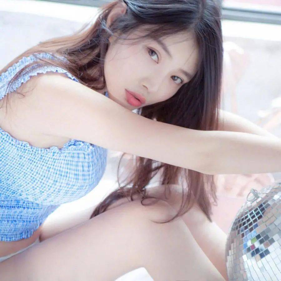 "最美足球宝贝"徐冬冬早期写真照曝光!