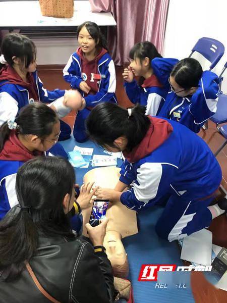 技能|组图丨“救”在身边 长沙这些同学进行急救培训学习