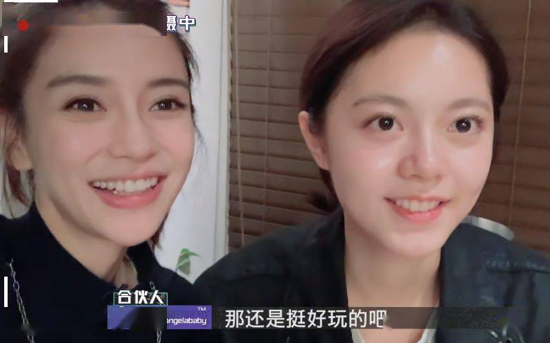 baby裙子米乐M6 M6米乐开叉到大腿却不穿安全裤！迈开腿那一刻黄晓明评论区沦陷了(图4)