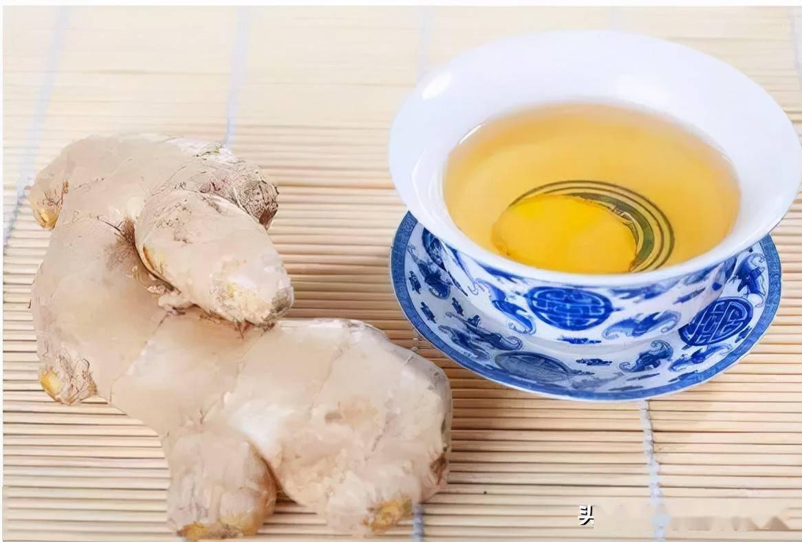 生姜水泡脚的正确做法和时间 8cdb2a0b54b444eeb349025654ea18af.jpeg