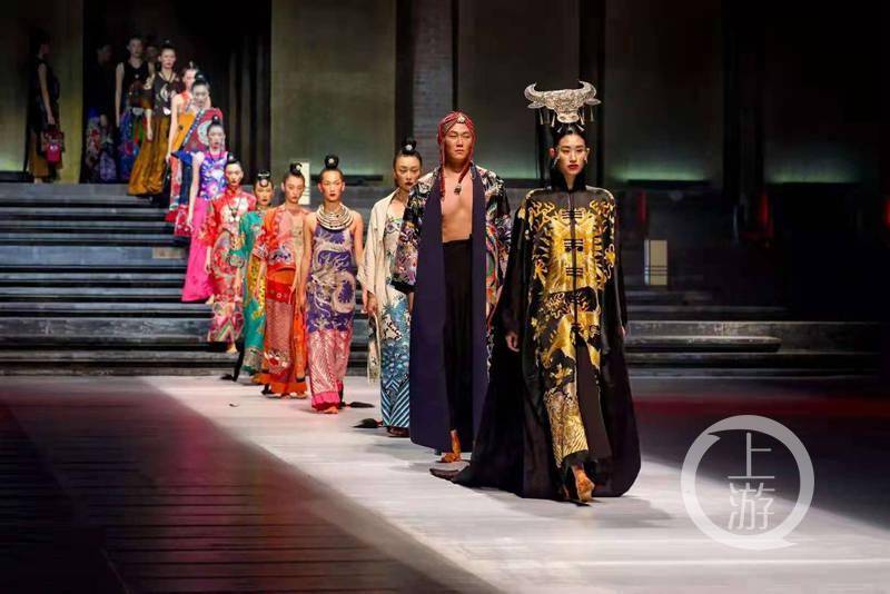 夏首安 上游影像·摄影家夏首安 | 重庆时尚周上的绝美瞬间