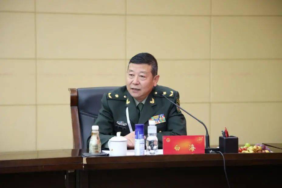 10月15日下午,空军军医大学建校80周年建设与发展恳谈会在礼堂多功能