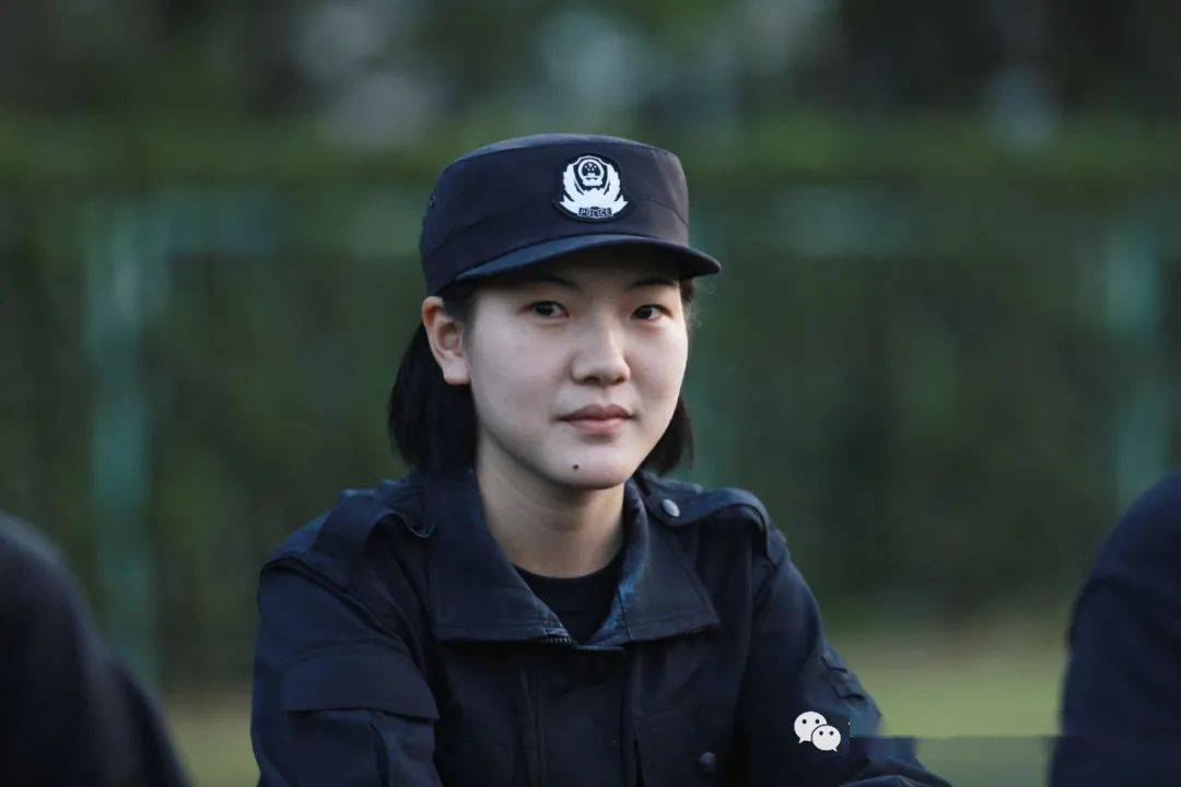 警校女新生亮相