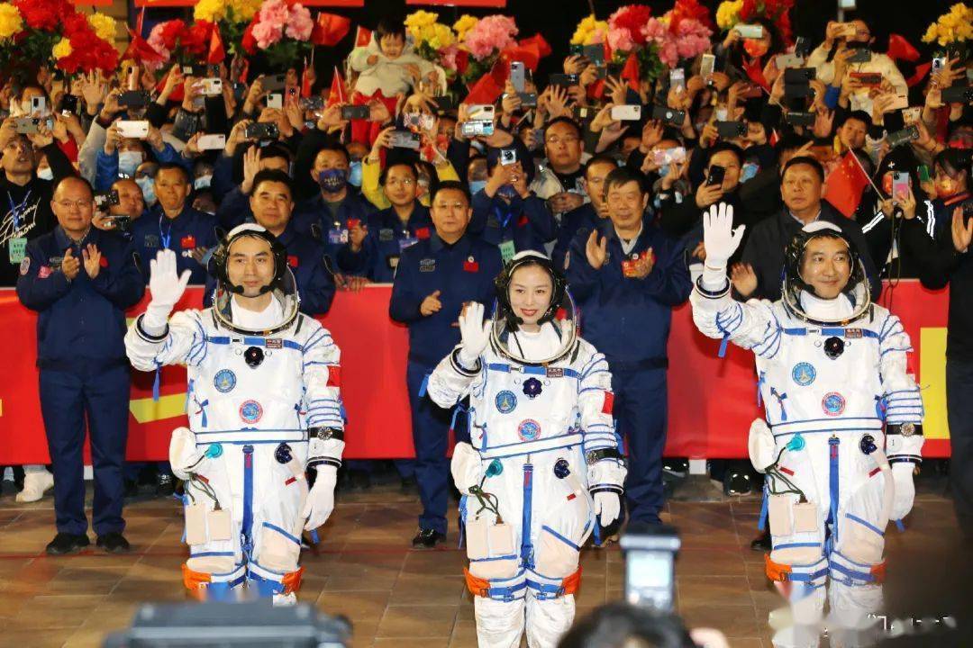 中国|王亚平重返太空：女性能顶的，可能不止半边天