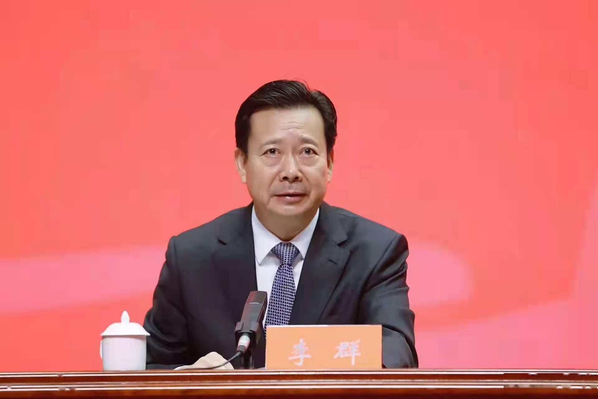 文化和旅游部副部长,国家文物局局长李群主持会议  卢旭摄