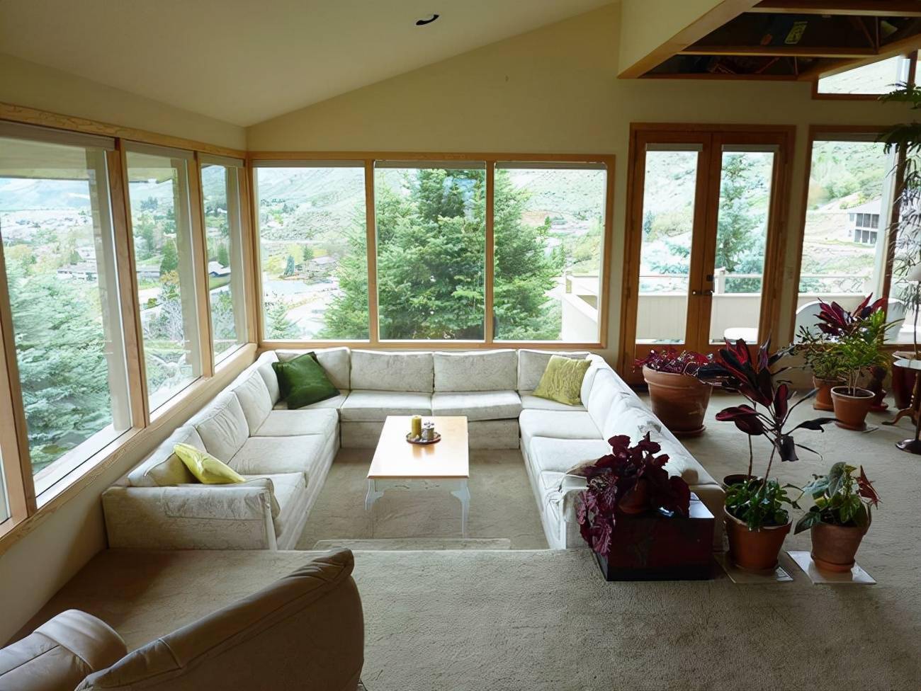 以后我家客厅也挖个坑做成下沉式,比住豪宅还舒服,有点意思