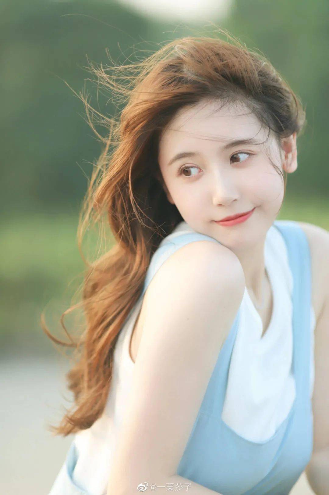 抖音最火女网红开播一夜收百万礼物神豪狂刷只为博佳人一笑