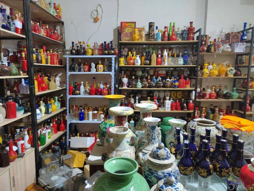 听说过没?江油有家酒瓶收藏馆,藏品多达5万余件