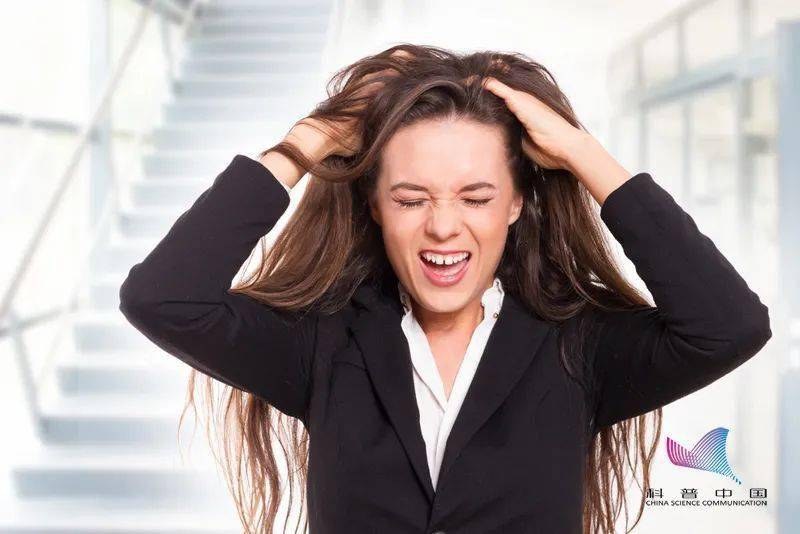 头发|年纪轻轻就长白头发是肾不好？拔一根长十根？今天终于知道答案了