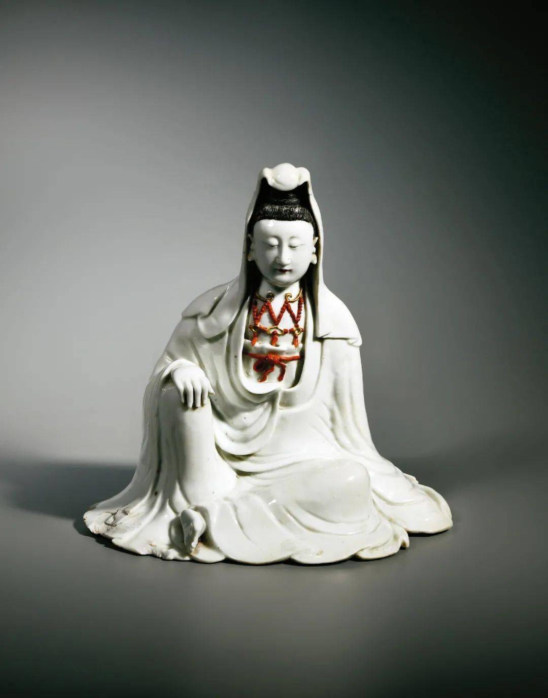 唐英制白釉观音坐像