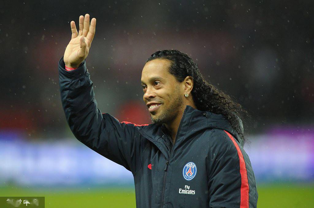 有情绪了巴黎邀请小罗现场观战欧冠此举又让巴萨不痛快了