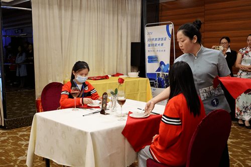 除角逐前廳接待服務,客房服務,餐廳服務等3個現場操作技能個人賽項目