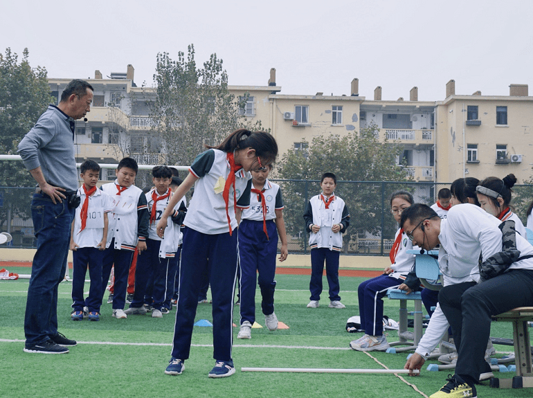 拼搏规则合作快乐——青岛人民路第二小学2021年秋季田径运动会