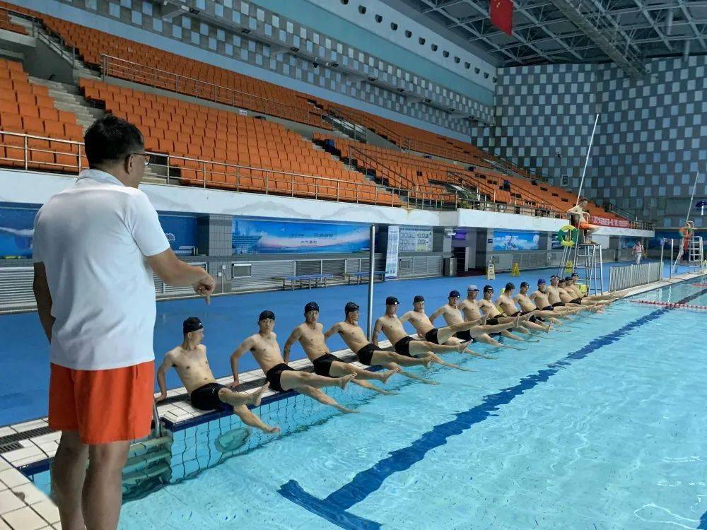 学党史办实事军民融合共建共育浦东游泳馆携手浦东新区游泳救生协会为