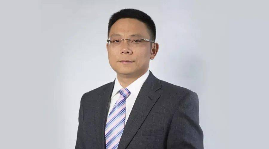 600亿顶流董承非离任震动基金圈为什么他是价值派定海神针