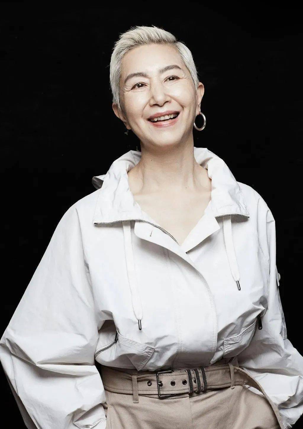 60岁又美又狂,她命里该火!