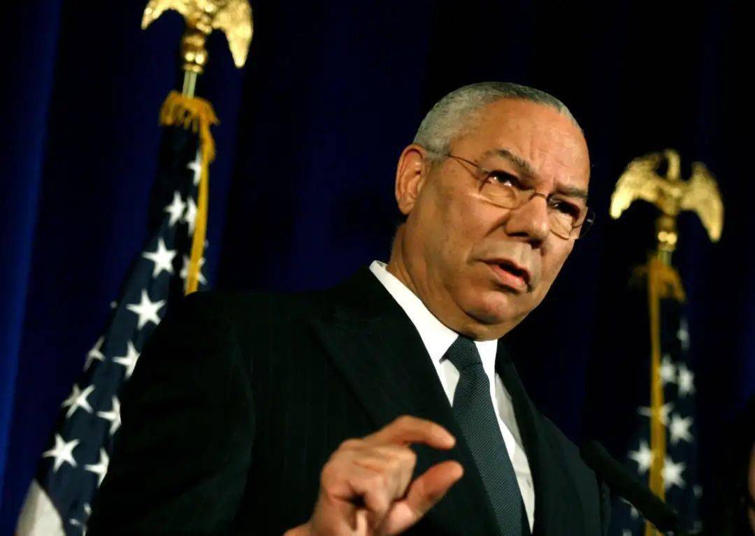 美西时间10月18日上午,美国首位非裔国务卿科林·鲍威尔(colin luther