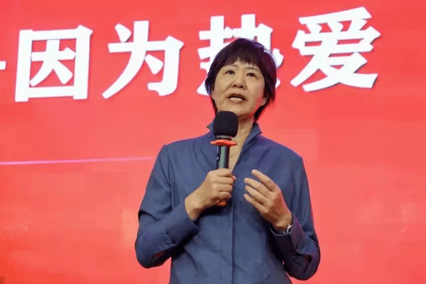政策研究中心|重返球场，郎平有了新身份