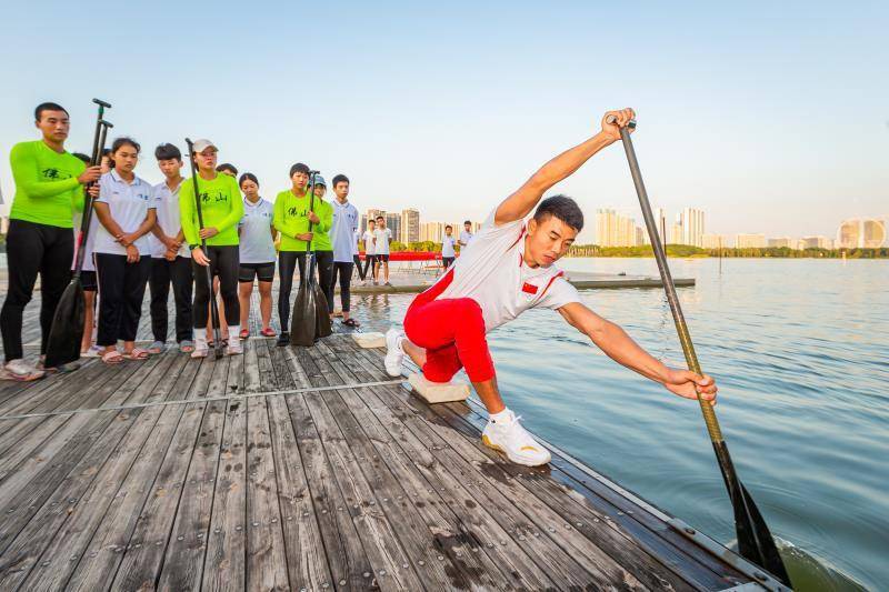 奥运皮划艇亚军郑鹏飞回到顺德分享摘银背后奋斗故事
