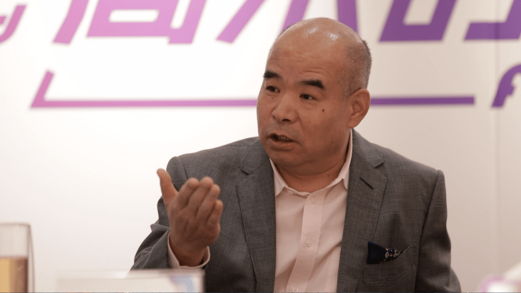 秀水街集团董事长张永平劳伦斯·许的中式服装设计曾惊艳全球,他在