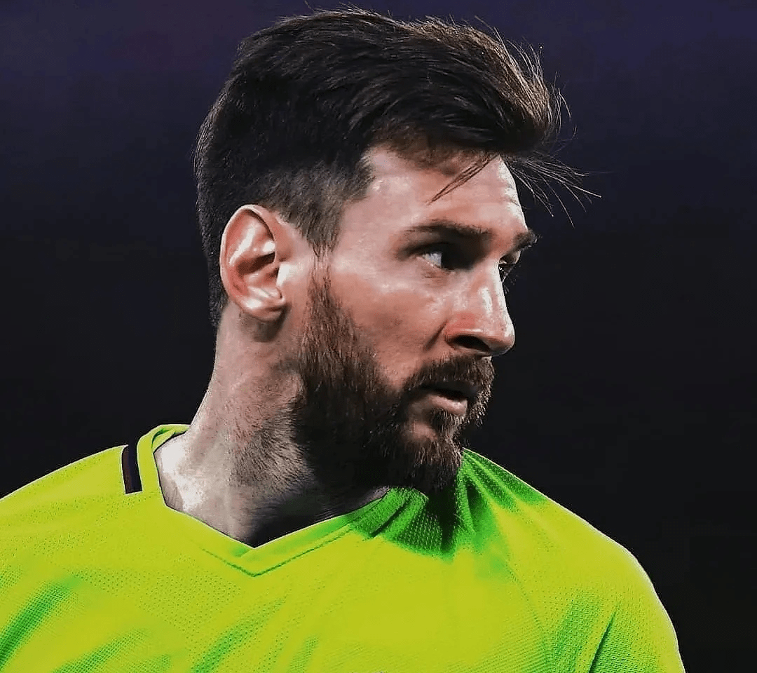 多年的体育训练对身体的消耗是很大的,但2021年的梅西看上去依旧很有