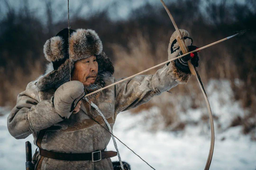 鄂伦春族的历史被誉为"兴安岭上的猎神"世代游猎于大兴安岭元朝时,被