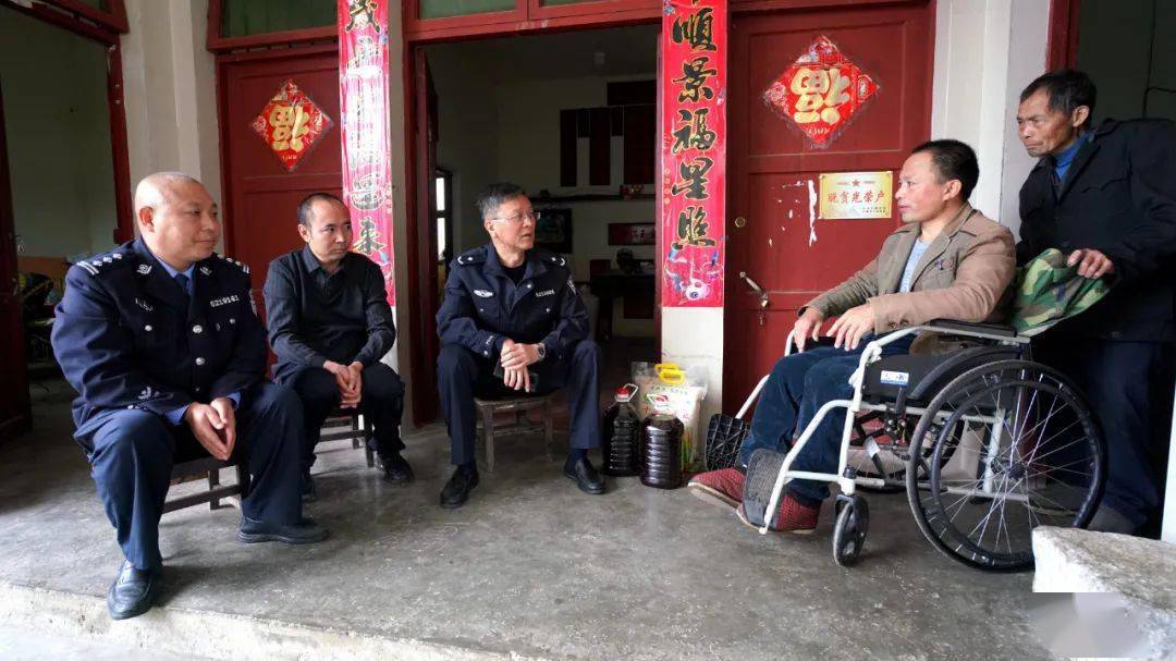 广顺监狱党委书记,监狱长熊林率部分党委班子成员,党员干部代表到长顺