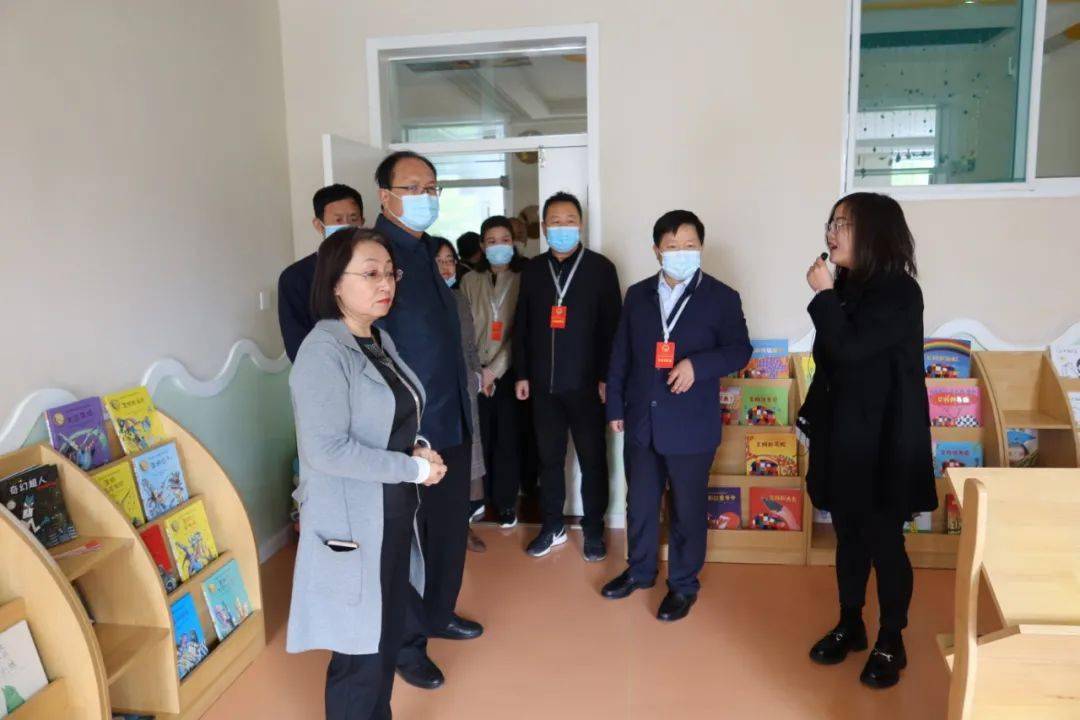 李鹏飞一行先后来到榆次五幼,嘉和幼儿园,经纬小学教育集团一校,二校