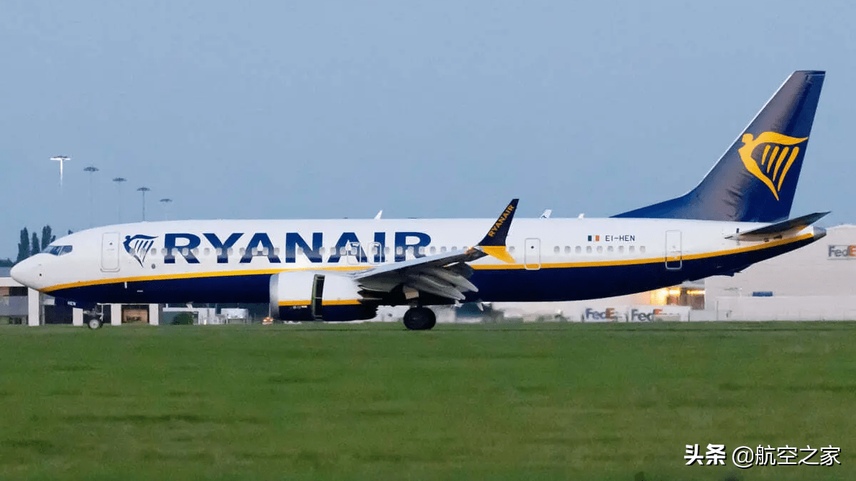 图,2021年6月份,瑞安航空接收了他们首架737 max 200客机,并投放在从