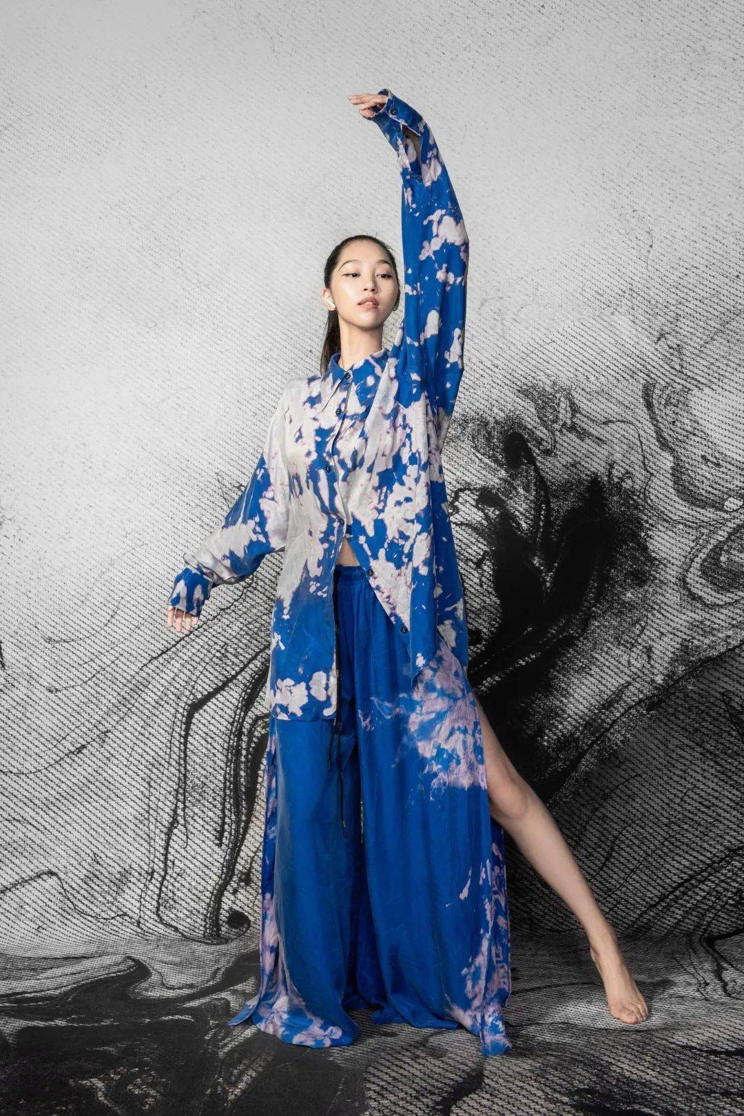 谁的心里没有埋藏着武侠梦angelchen以舞姿变幻演绎棋局博弈竹影婆娑