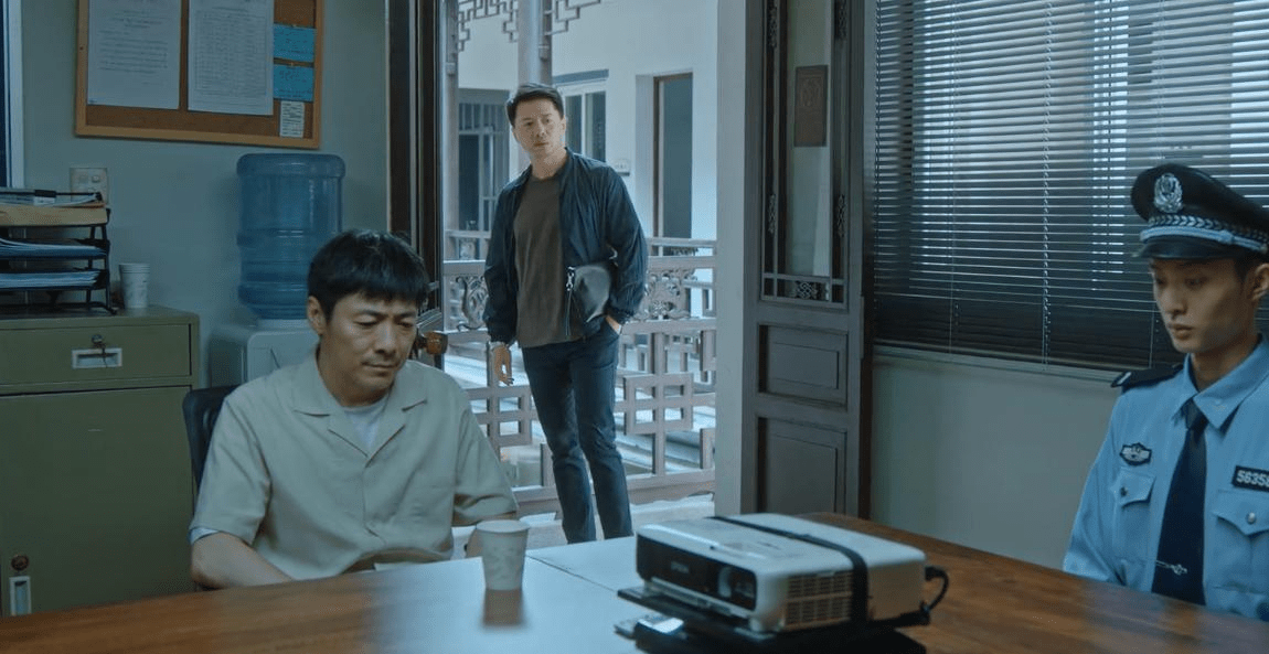 警方|为了不让观众猜到凶手，《八角亭谜雾》下狠手，暗示镜头一刀切